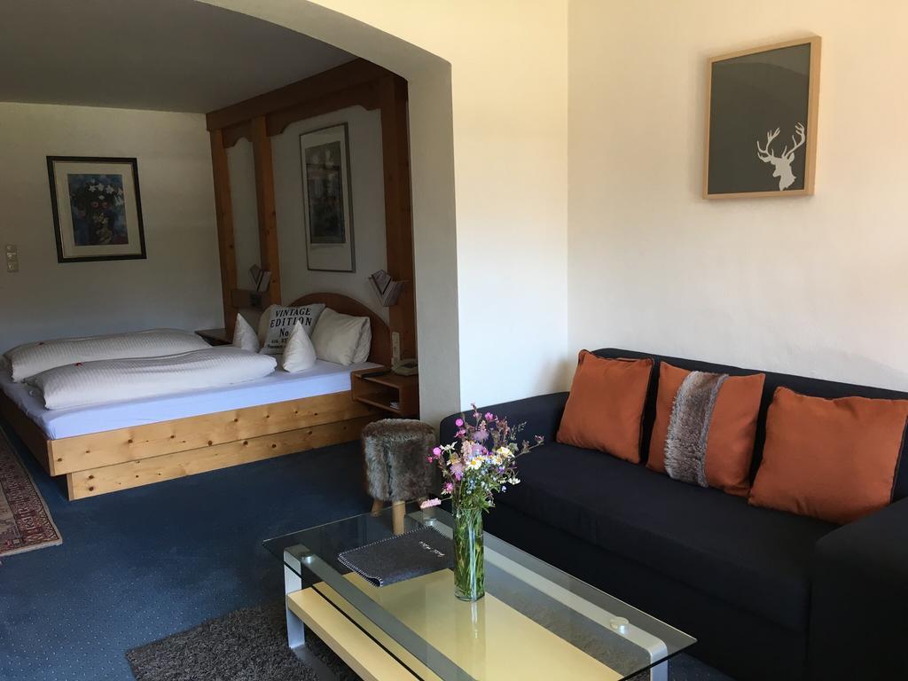 Familienzimmer (2 Erwachsene + 1 Kind)