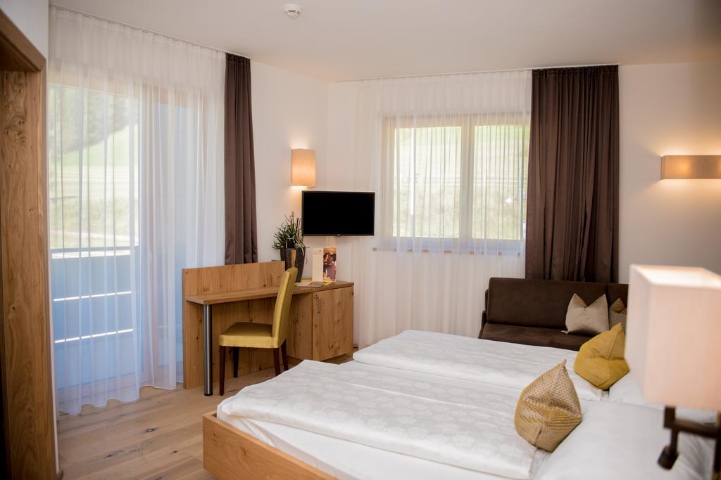 Doppel- oder Zweibettzimmer