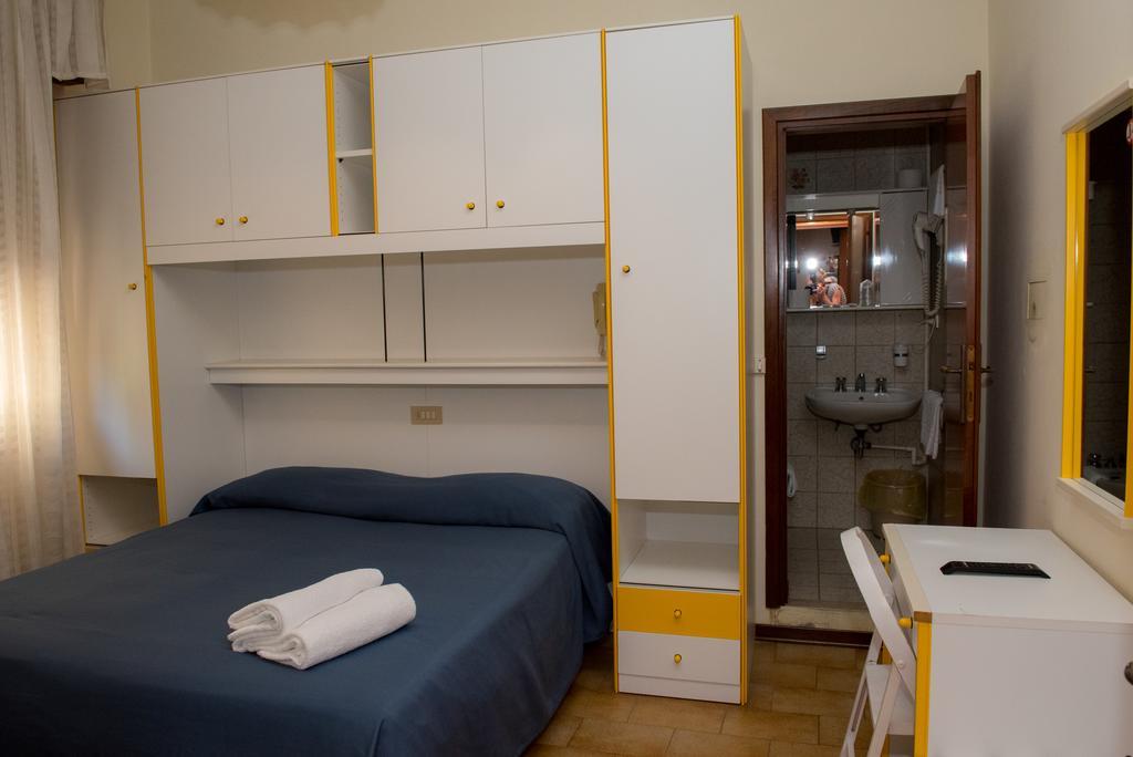 Doppel- oder Zweibettzimmer