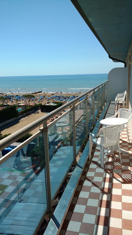 2 Doppelzimmer mit Verbindungstür, Balkon und seitlichem Meerblick