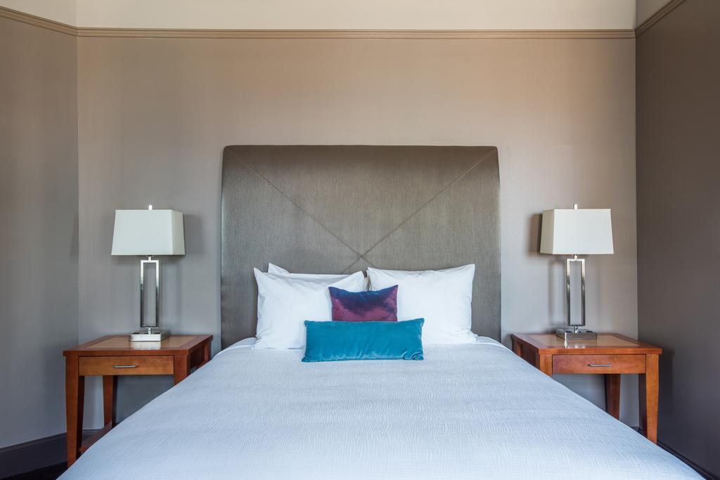 Deluxe Queen Room