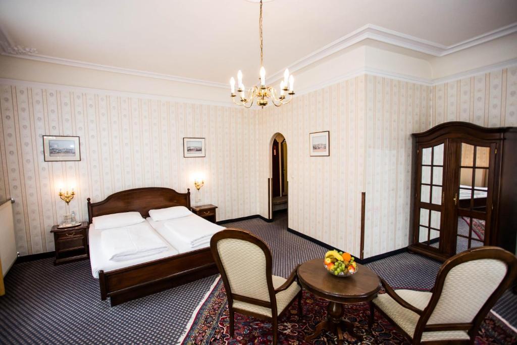 Doppel- oder Zweibettzimmer