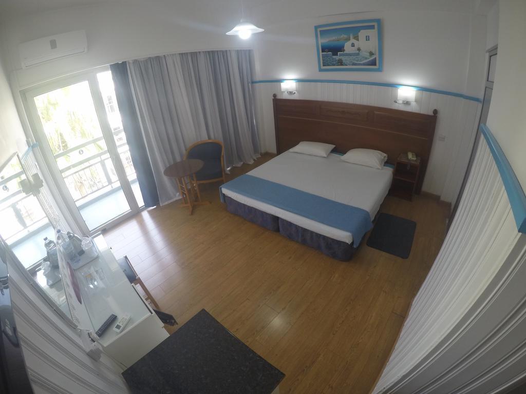 Doppelzimmer mit Balkon