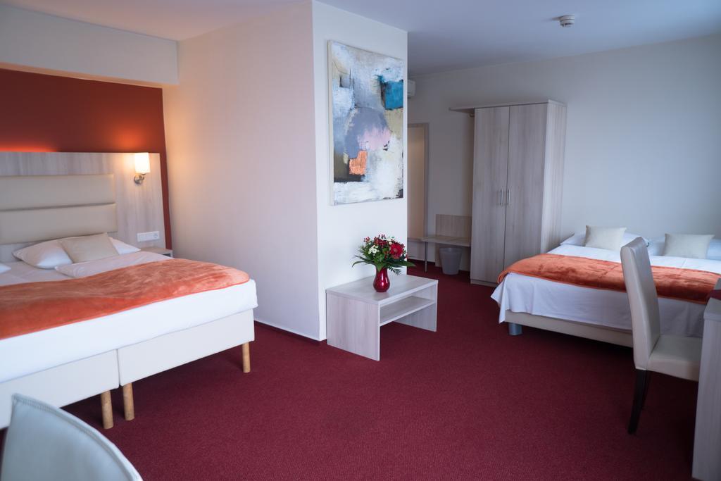 Familienzimmer (4 Erwachsene)