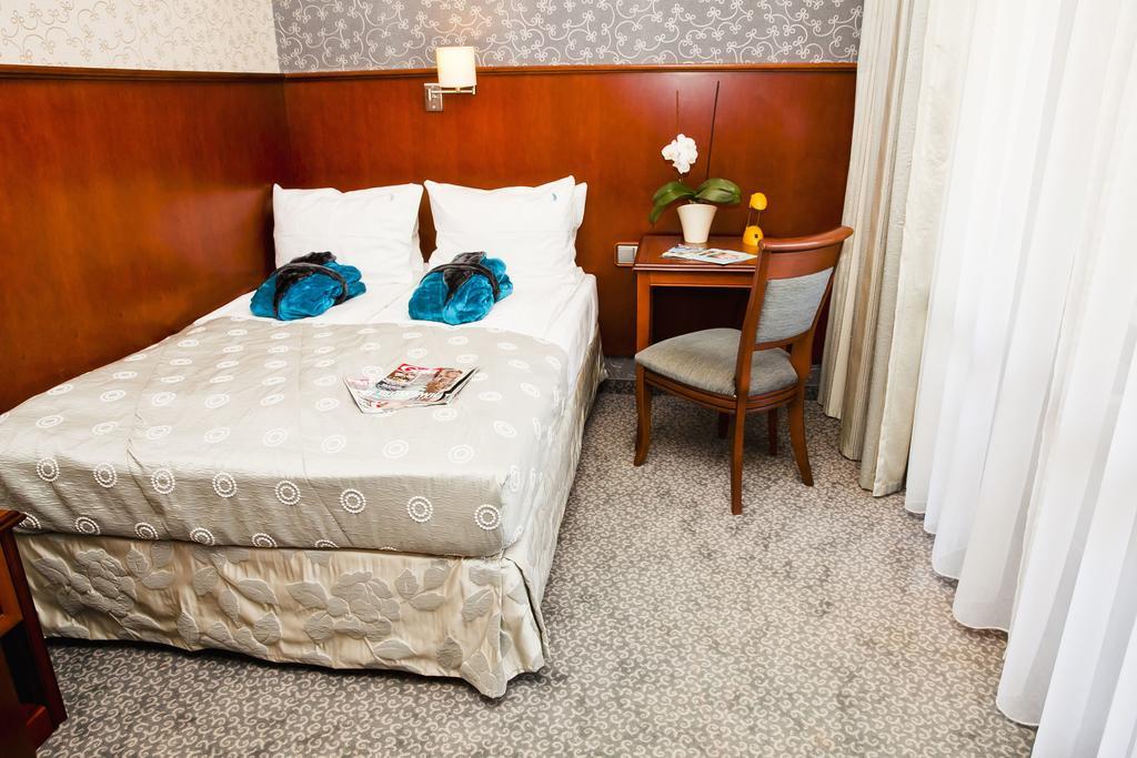 Familiensuite mit Balkon