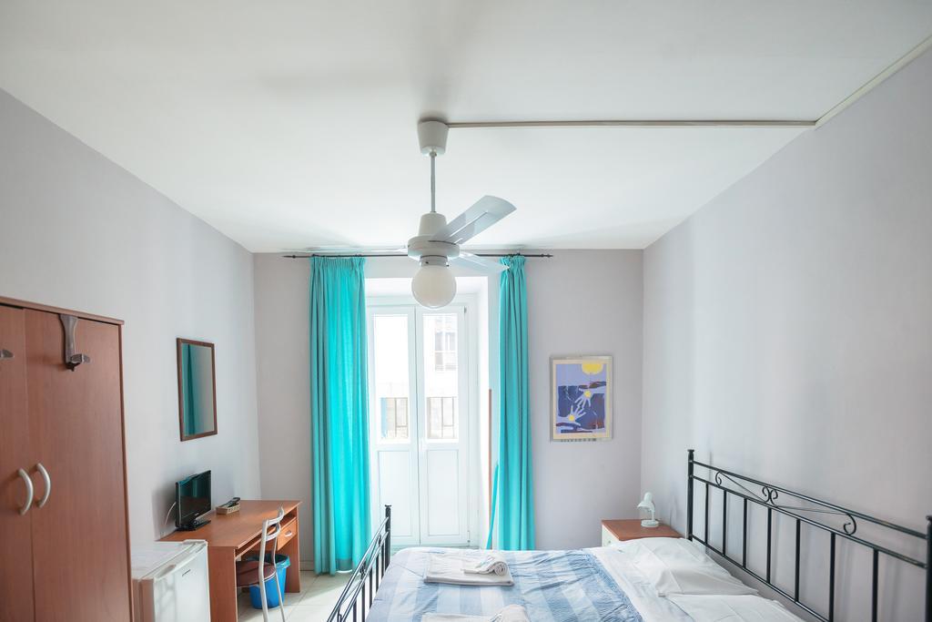 Vierbettzimmer mit Gemeinschaftsbad