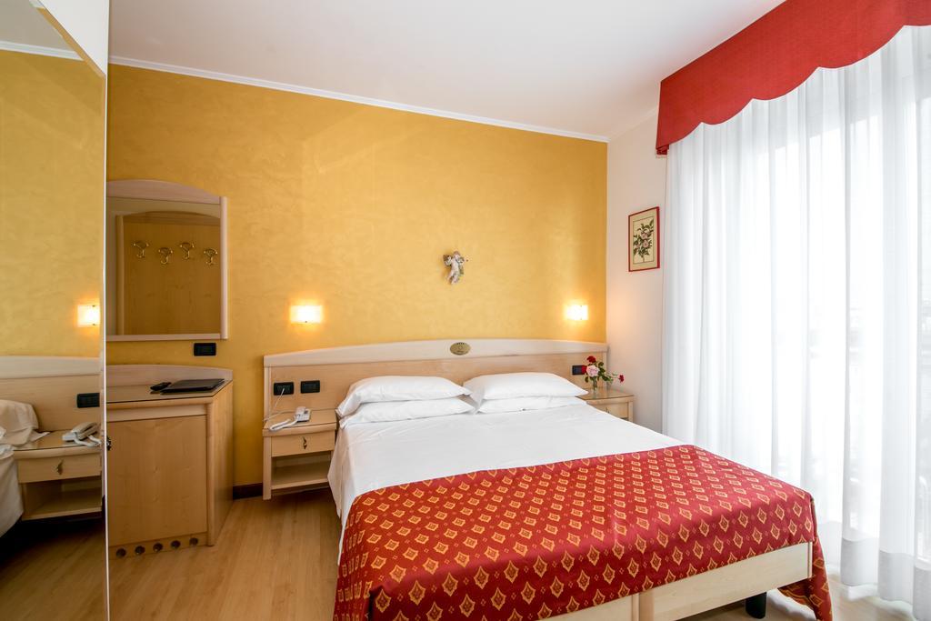 Doppel- oder Zweibettzimmer
