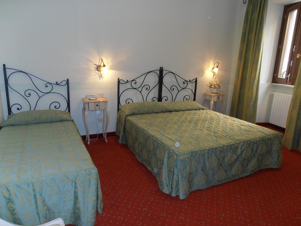 Familienzimmer (2 Erwachsene + 2 Kinder)