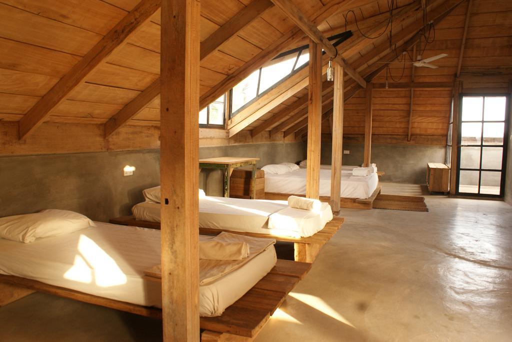 Einzelbett im Frauenschlafsaal