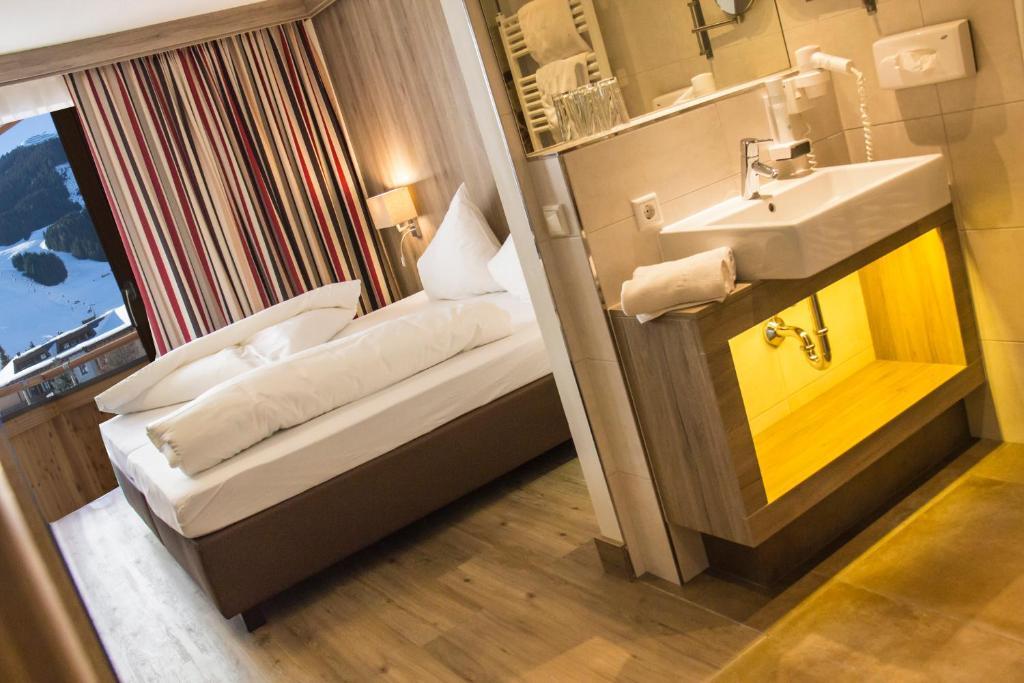 Doppelzimmer mit Balkon
