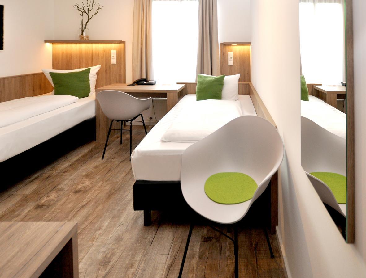2 benachbarte Doppelzimmer