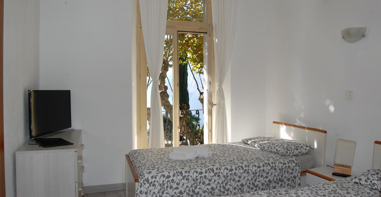 Zweibettzimmer mit Balkon