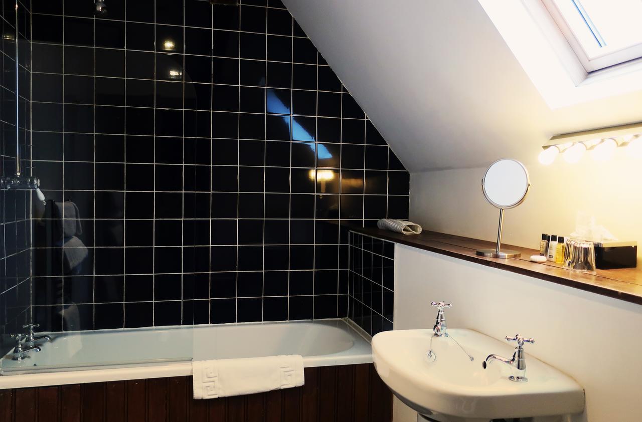 Zweibettzimmer mit Bad