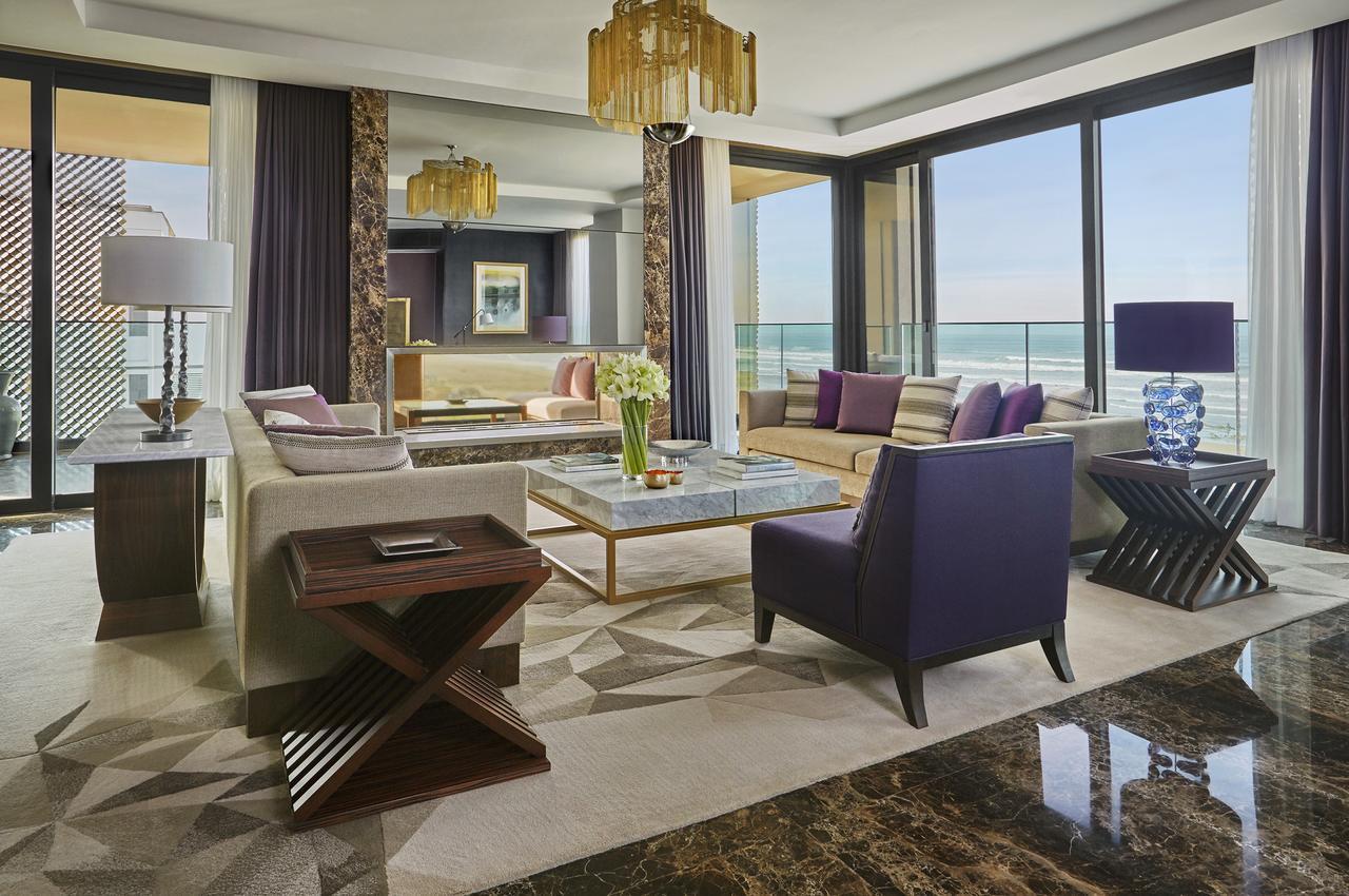 Imperial Suite mit Kingsize-Bett und Meerblick