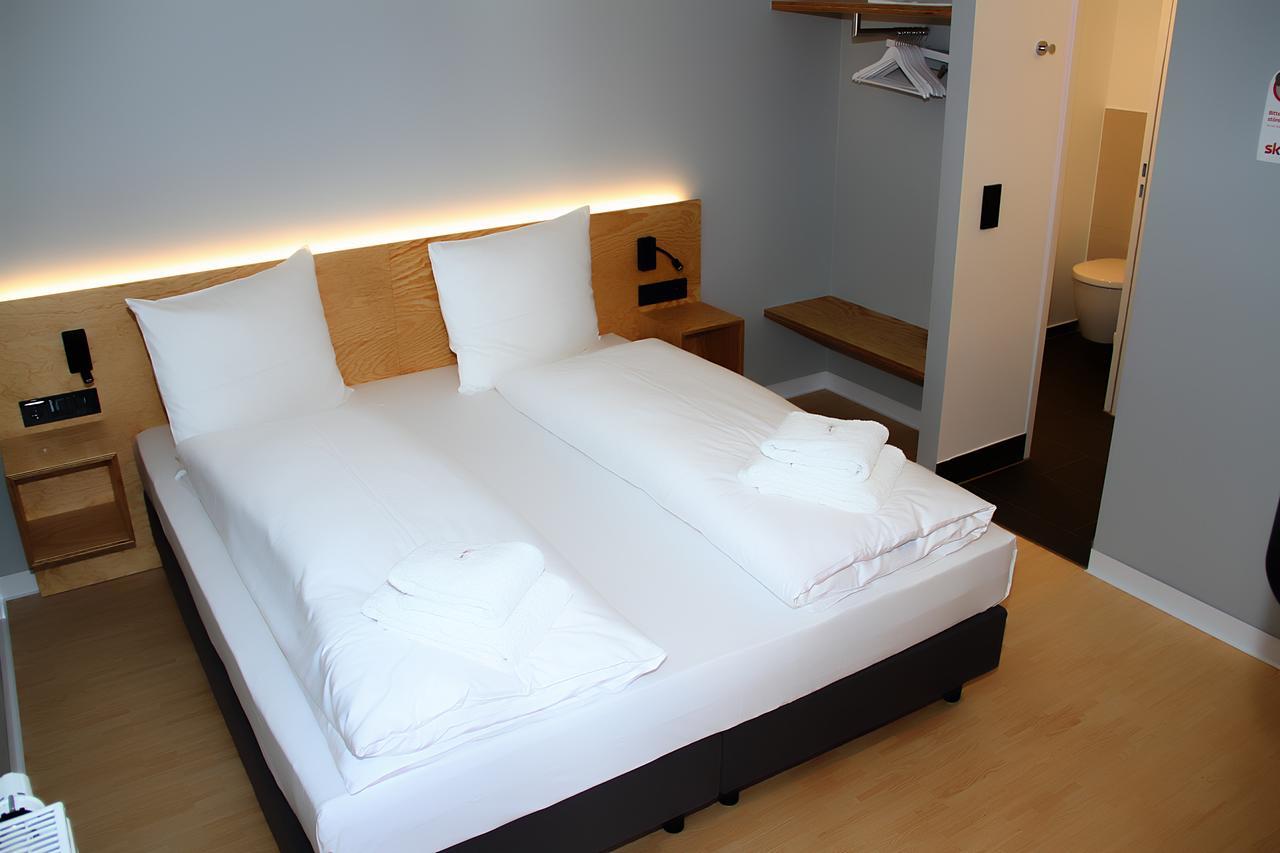 Zimmer mit Kingsize-Bett