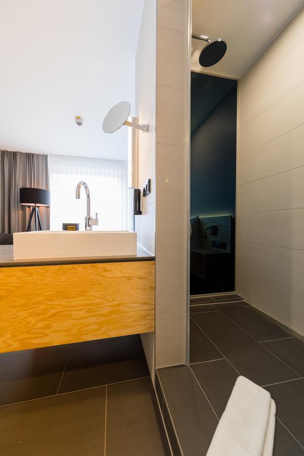 Zimmer mit Queensize-Bett und Balkon