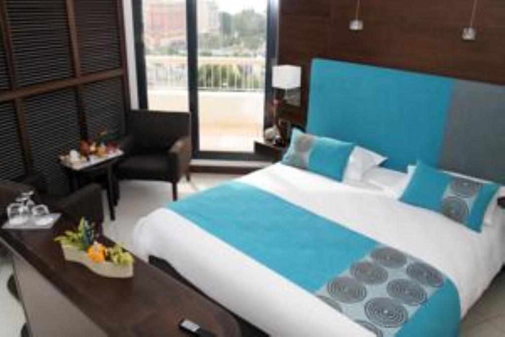 Deluxe Suite mit seitlichem Meerblick