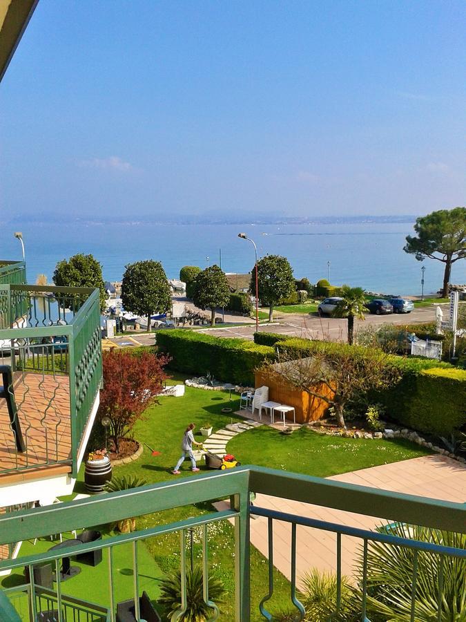 Dreibettzimmer mit Balkon und Seeblick
