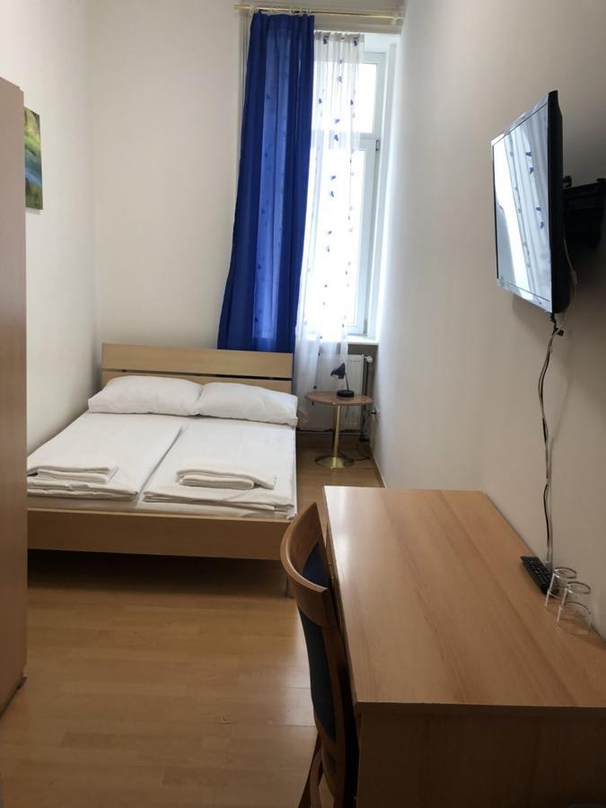 Einzelzimmer mit Queensize-Bett