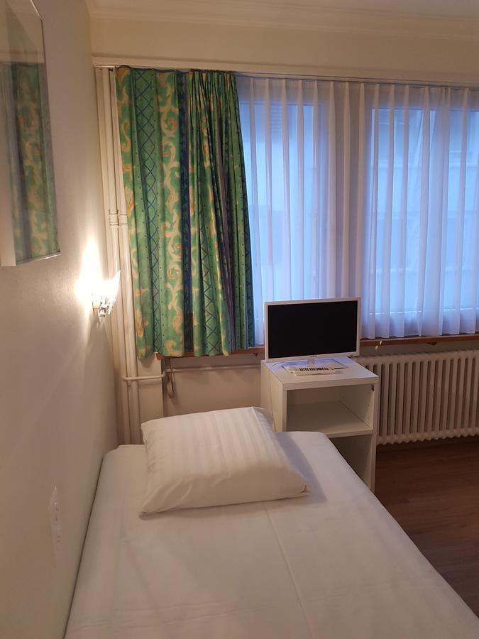 Doppel-/Zweibettzimmer mit Bad