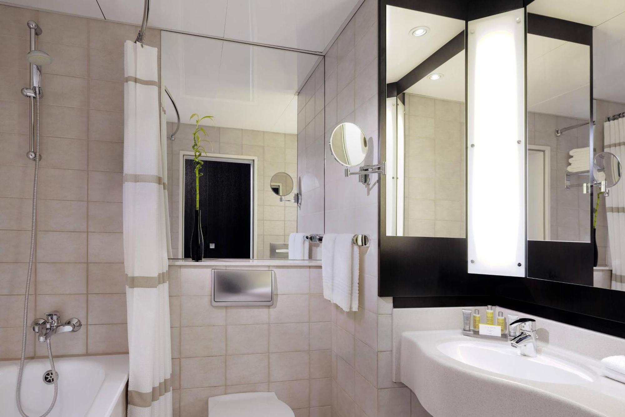 Zweibettzimmer mit Flussblick