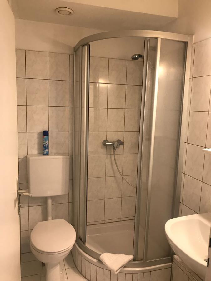 Doppel-/Zweibettzimmer mit Gemeinschaftsbad