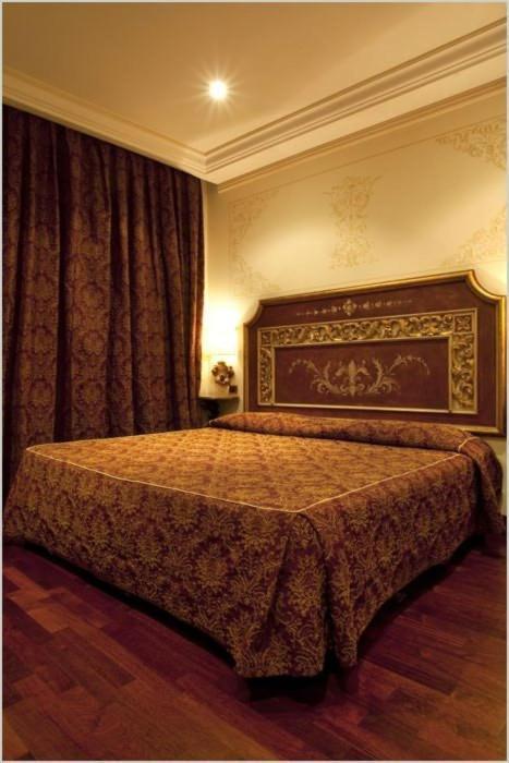 Doppel- oder Zweibettzimmer