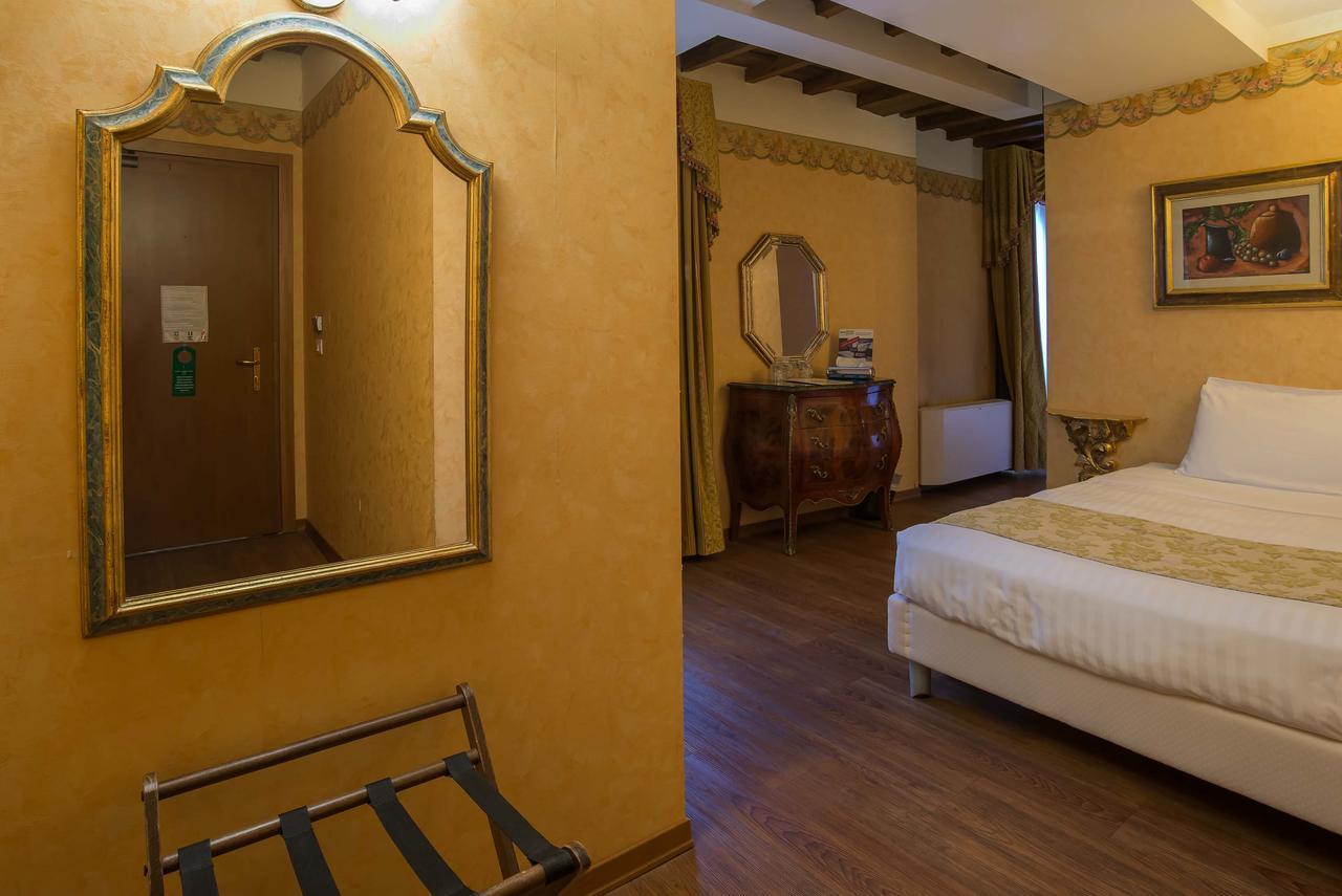 Classic Dreibettzimmer