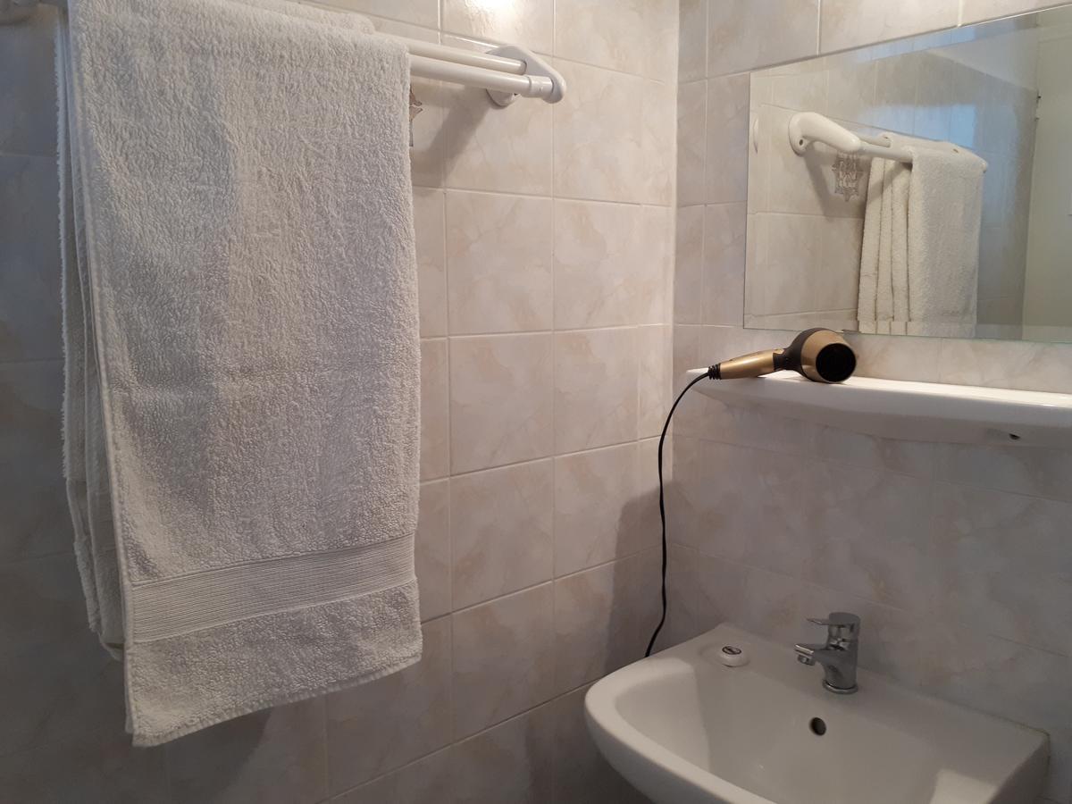 Doppel-/Zweibettzimmer mit Zustellbett