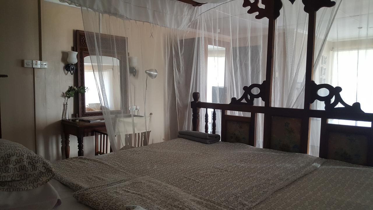 Zimmer mit Kingsize-Bett