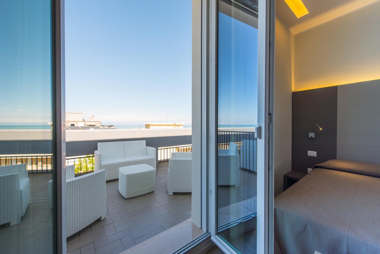 Familienzimmer mit seitlichem Meerblick