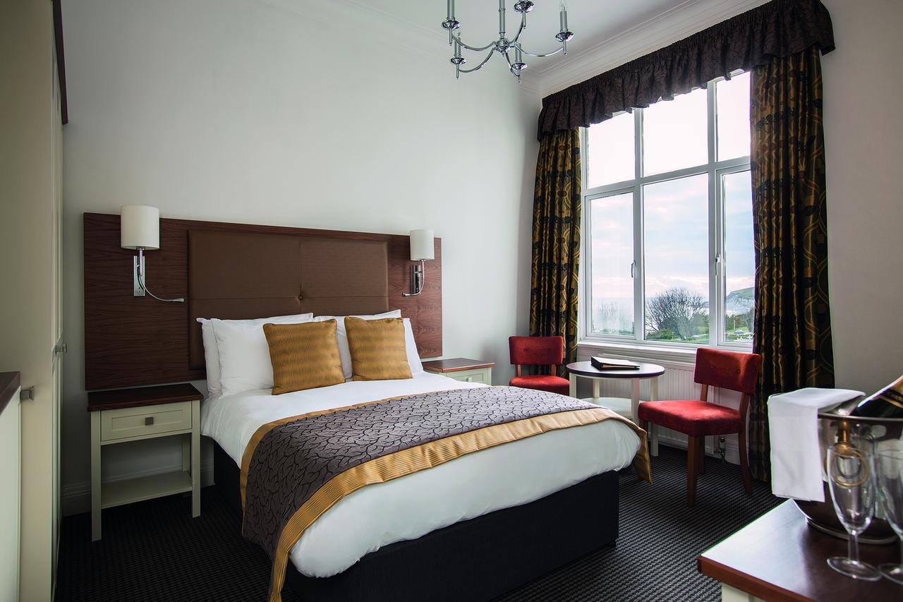 Doppelzimmer mit seitlichem Meerblick