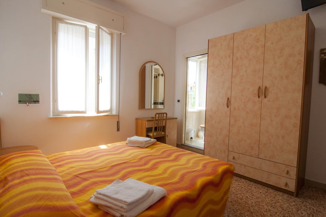 Doppel- oder Zweibettzimmer