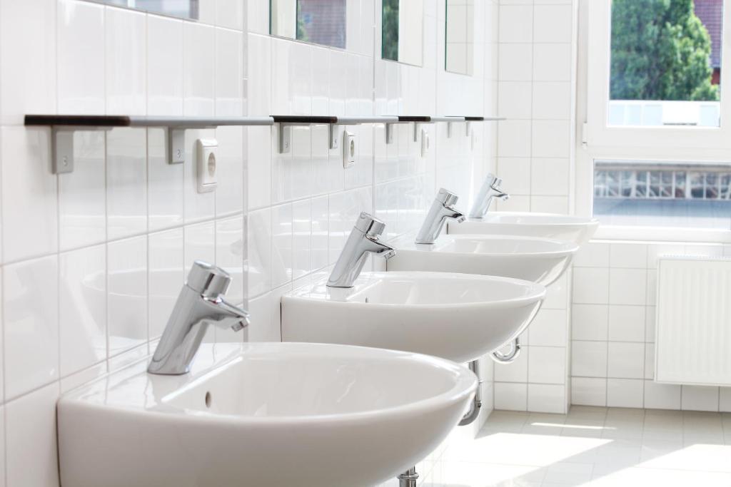 Einzelbett im Schlafsaal mit 8 Betten mit Bad