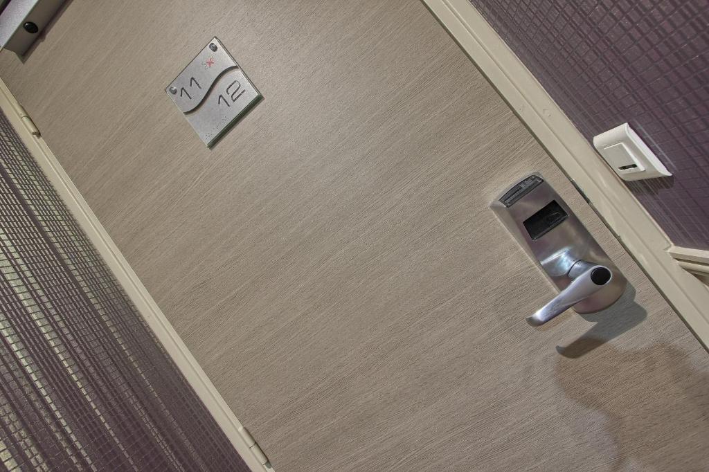 Zimmer mit Verbindungstür