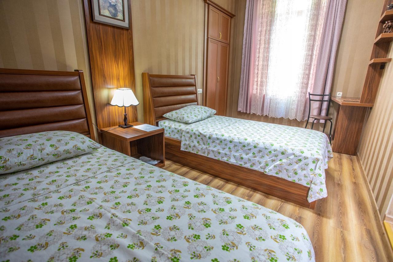 Großes Zweibettzimmer