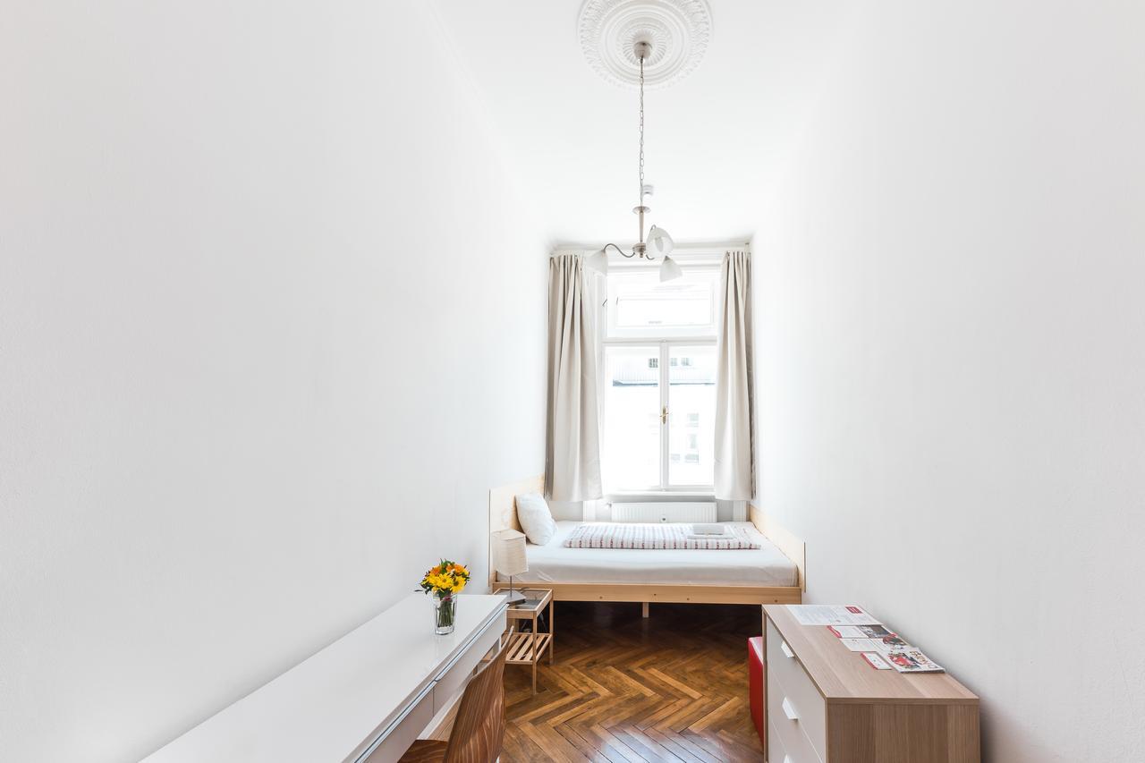 Standard Doppelzimmer mit Blick auf den Platz