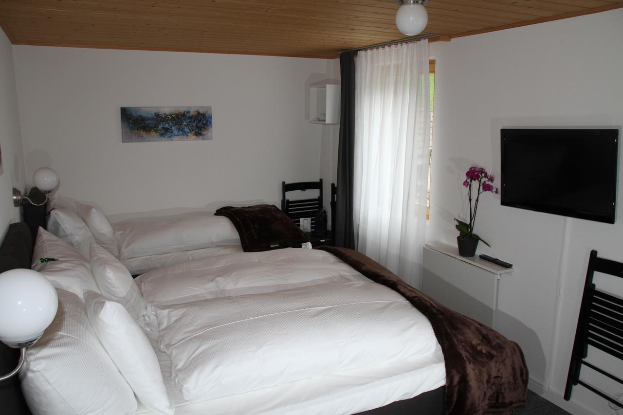Dreibettzimmer mit Balkon
