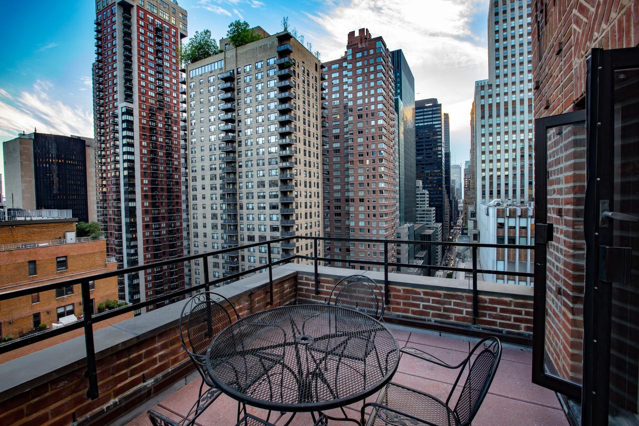 Luxe Zimmer mit 2 Queensize-Betten und Balkon