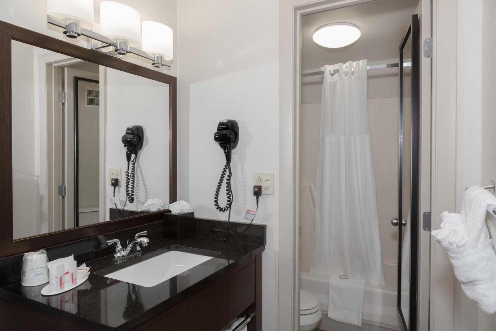 Doppelzimmer mit 2 Doppelbetten und Poolblick - Nichtraucher