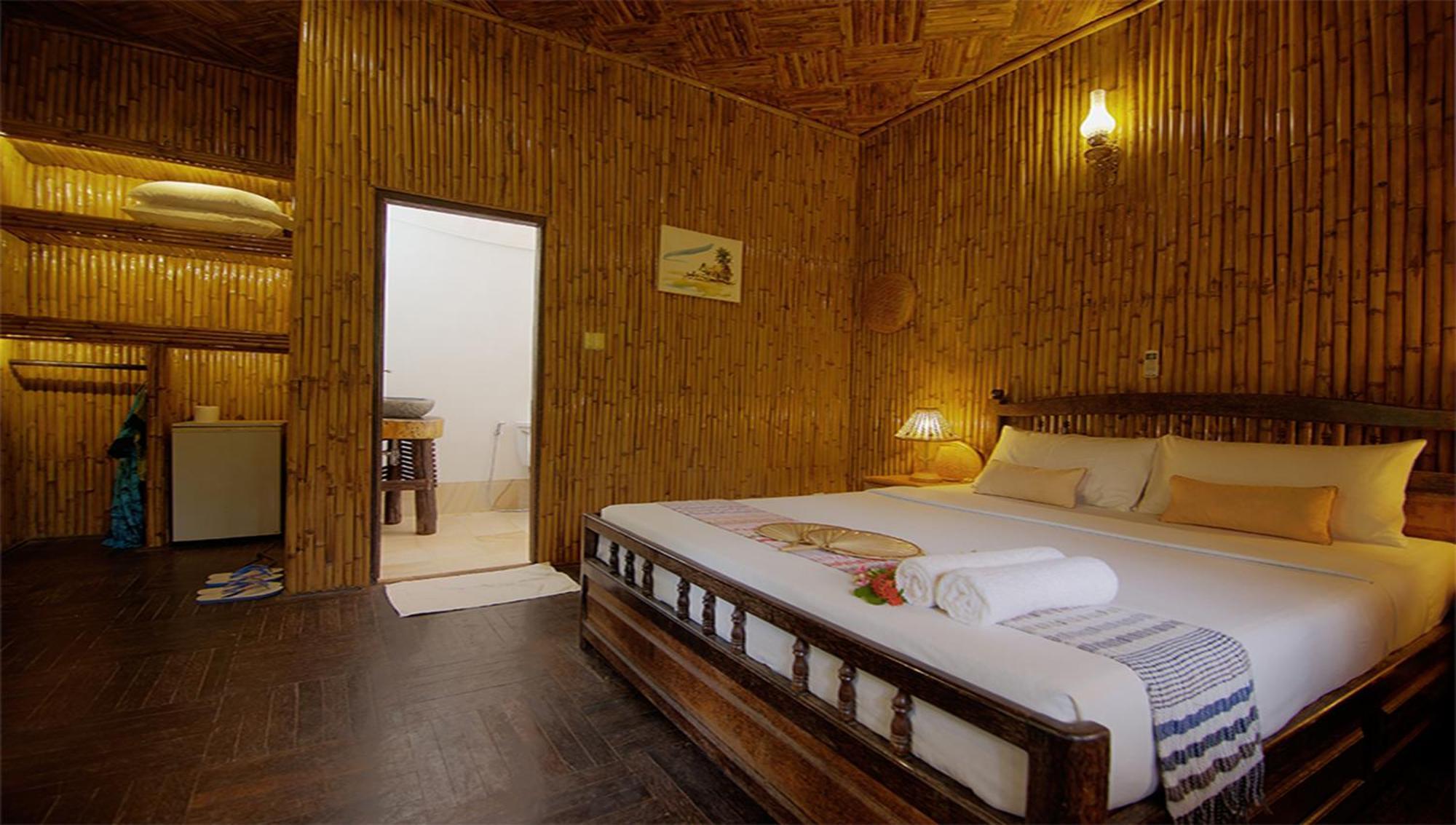 Private Bungalow Palm Double Bed