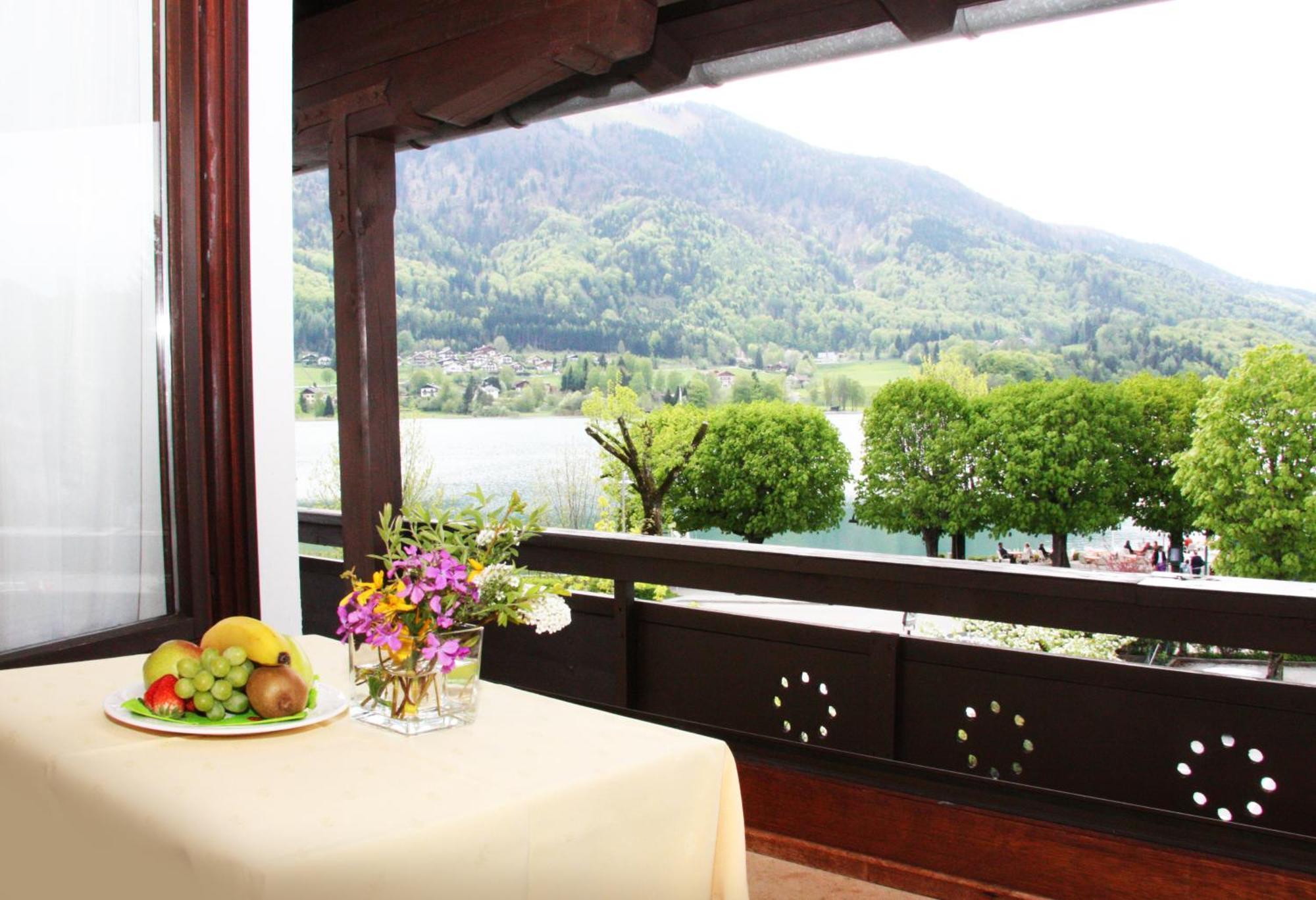 Doppelzimmer mit Balkon und Seeblick