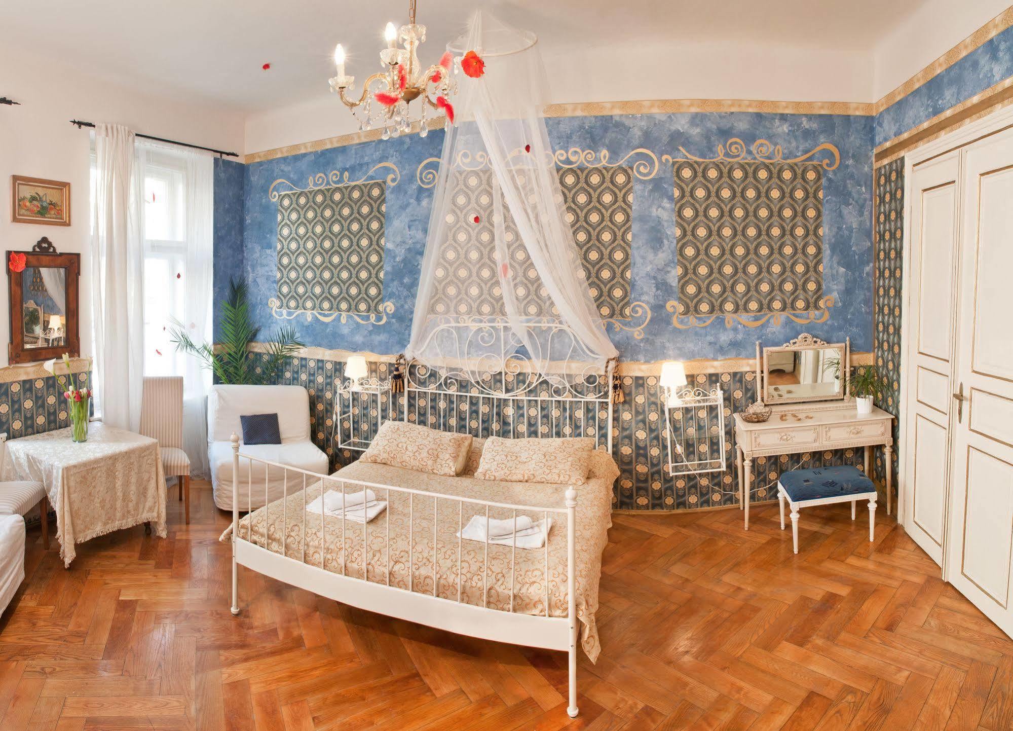 Dreibettzimmer