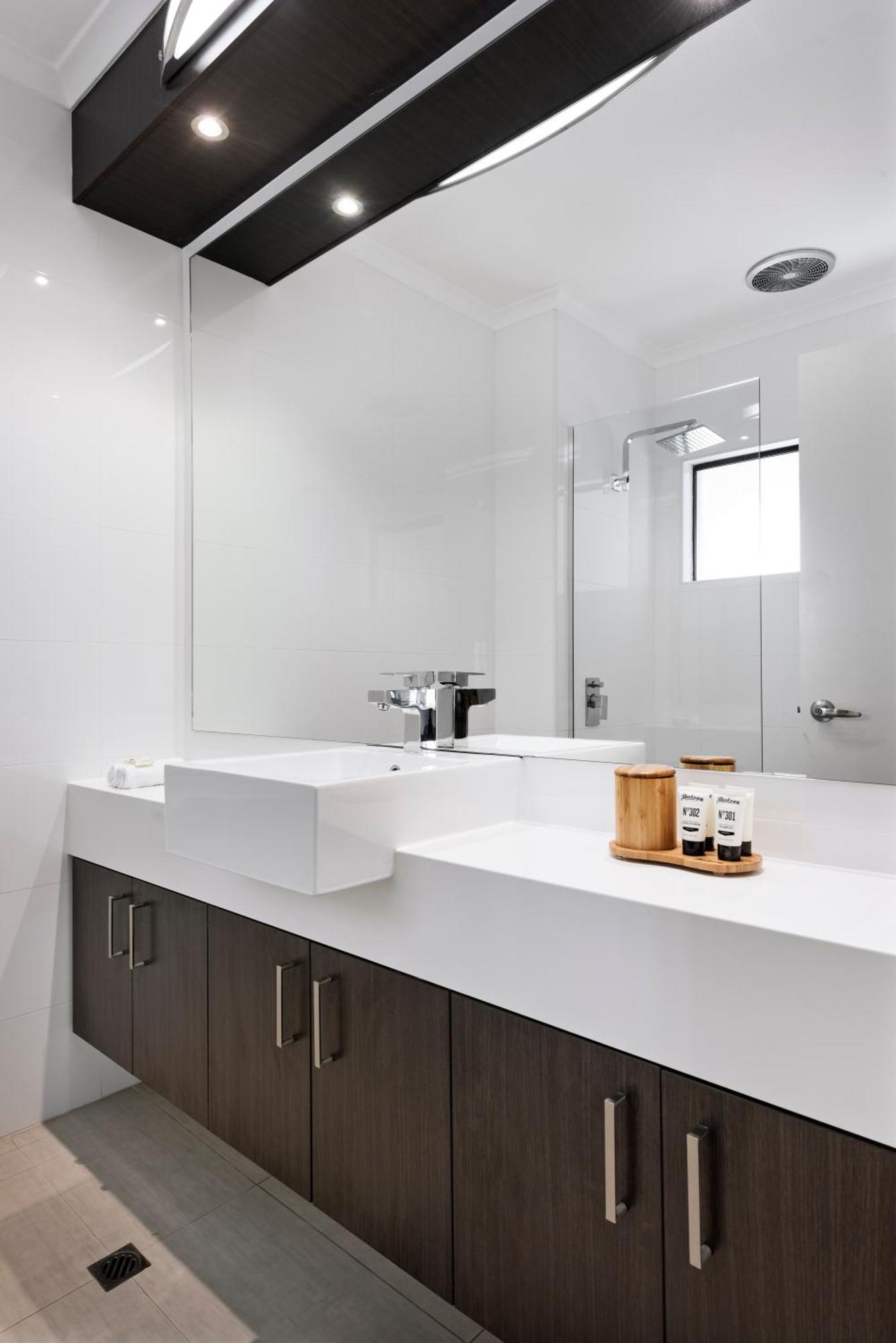 Two-Bedroom Apartment - Eco Green Stay