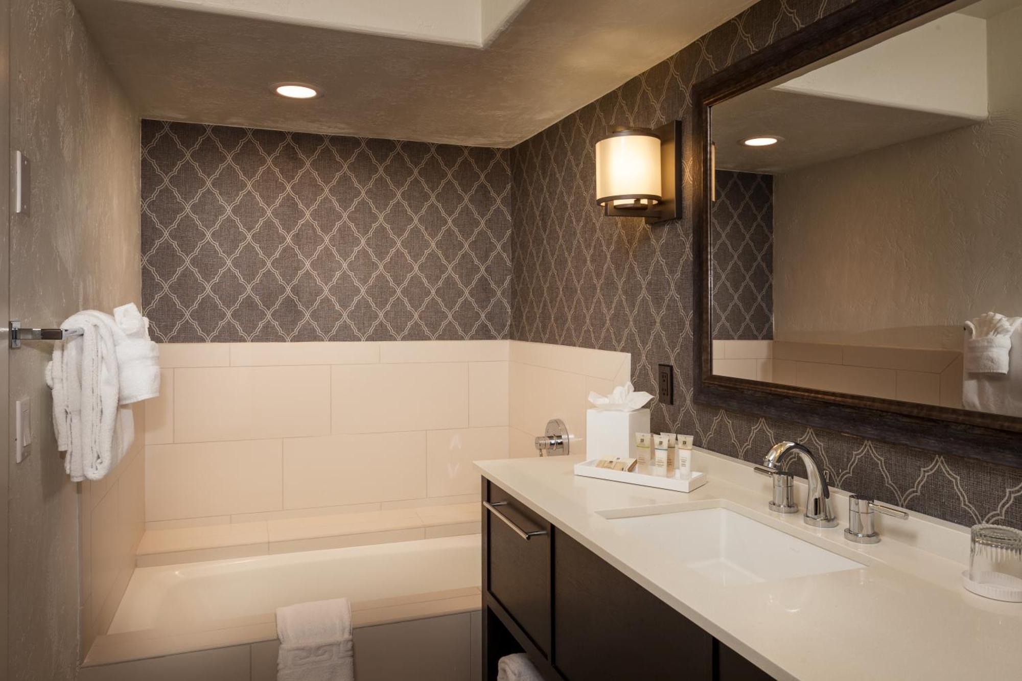 Luxury Junior King Suite