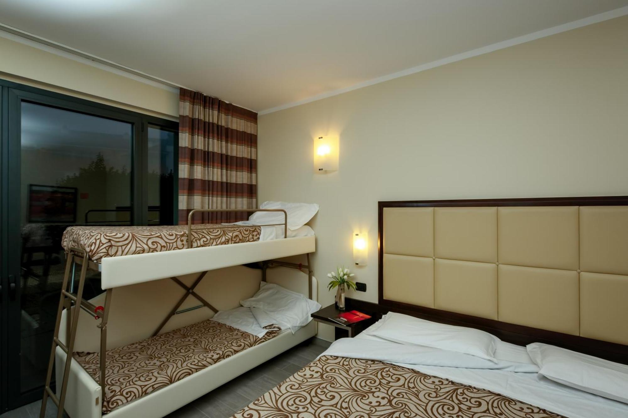 Quadruple Room with Balcony/Terrace