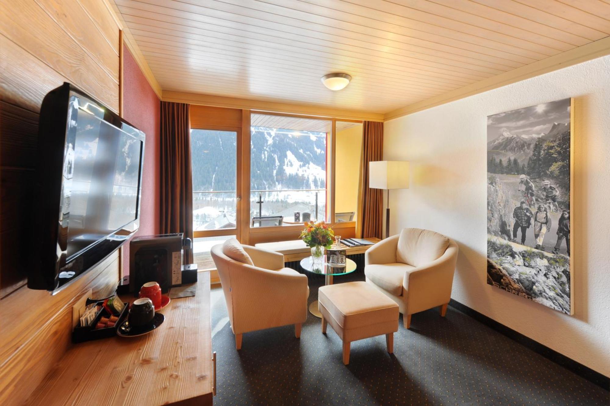 Zimmer mit Queensize-Bett und Balkon