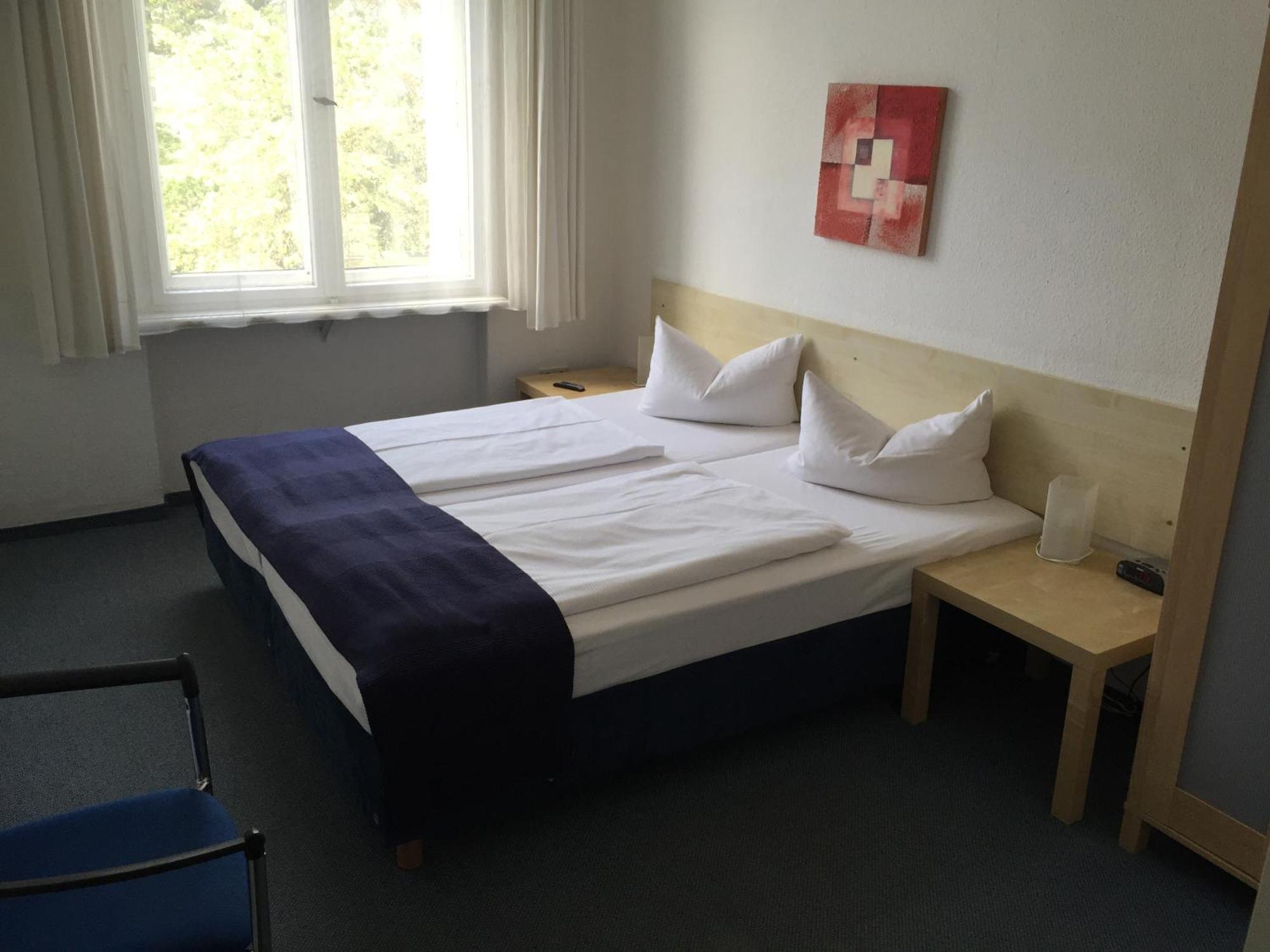 Großes Doppel-/Zweibettzimmer