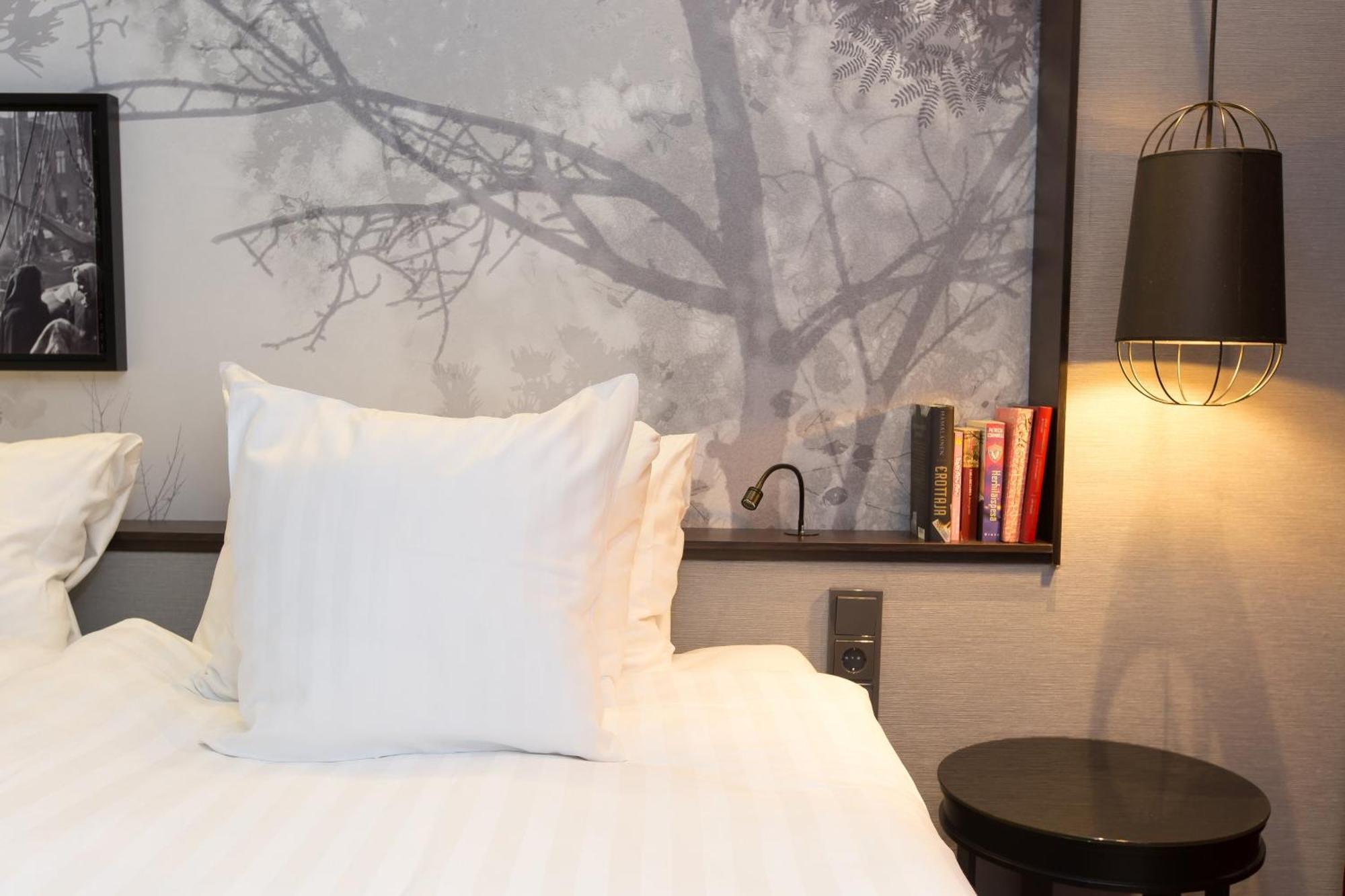 Superior Zimmer mit 1 Kingsize-Bett und Blick auf den Innenhof