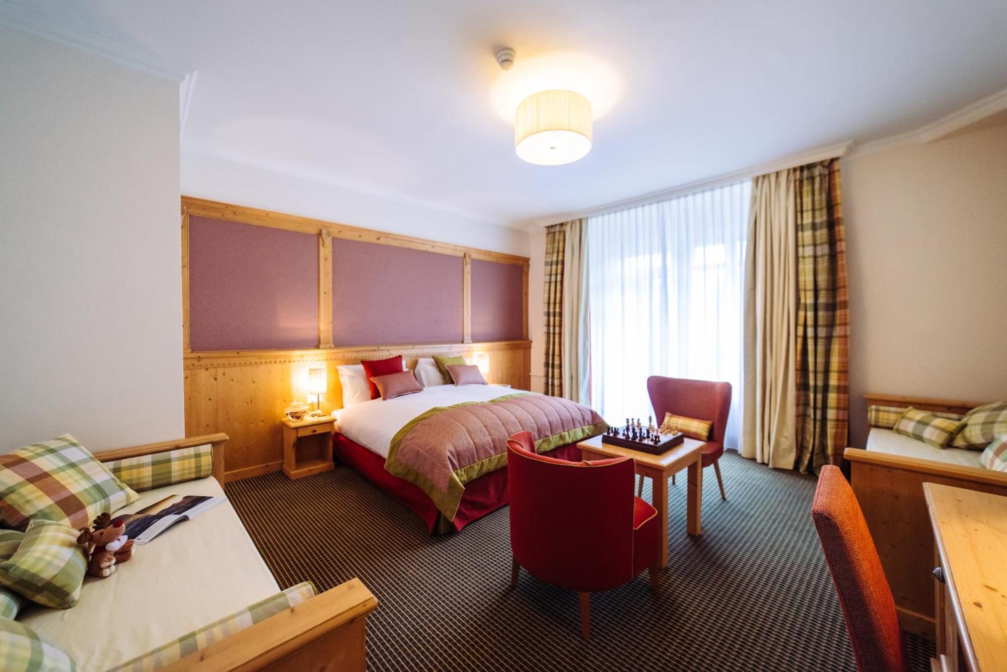 Vierbettzimmer mit Zugang zum Spa